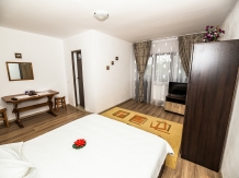 Casa de sub deal - accommodation in  North Oltenia (36)