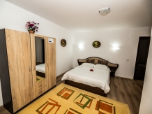 Casa de sub deal - accommodation in  North Oltenia (37)