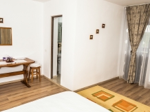 Casa de sub deal - accommodation in  North Oltenia (38)