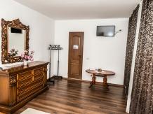 Casa de sub deal - accommodation in  North Oltenia (45)