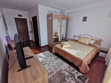 Pensiunea la Bitele - accommodation in  Oltenia (18)