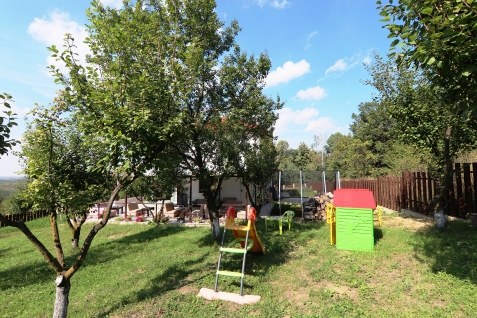 Pensiunea Emelys - cazare Moldova (Activitati si imprejurimi) Pensiunea Emelys - cazare Moldova (Activitati si imprejurimi)