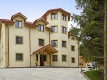 Pensiunea Floare De Colt - accommodation in  Fagaras and nearby, Muscelului Country (04)