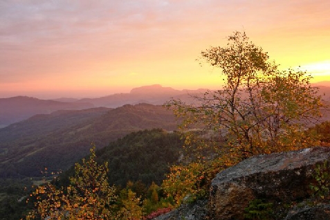 Casa din Deal - accommodation in Apuseni Mountains, Motilor Country (Surrounding) Casa din Deal - accommodation in Apuseni Mountains, Motilor Country (Surrounding)