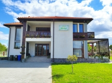 Pensiunea Florilor - accommodation in  Maramures (02)