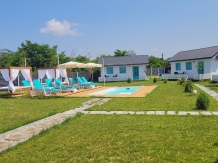 Cazare pe malul lacului Breeze By The Lake - accommodation in  Olt Valley (04)